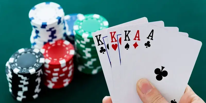 Chi tiết về 4 cách chơi Poker thắng lớn